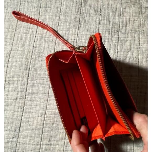 Halogen Women's Wallet Red Orange Leather Wristlet Zip Gold Metal Details - EUC - Picture 5 of 6